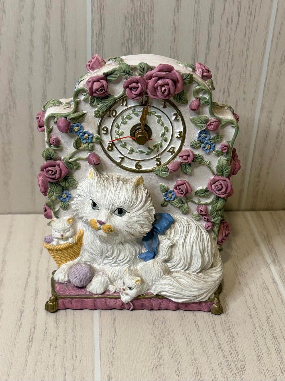 Vintage cat clock